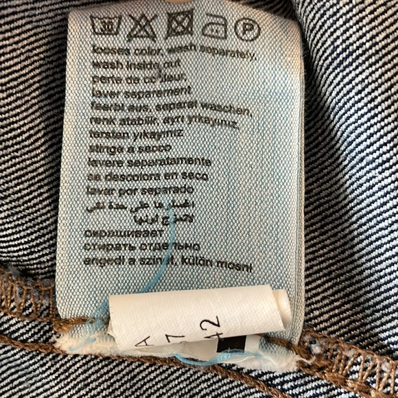 Small Women’s Dark Jean Jacket! Perfect Condition!!! - Picture 3 of 8